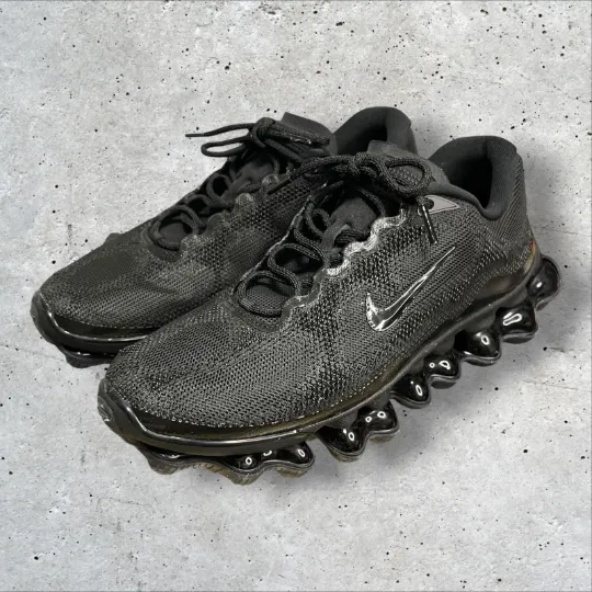 NIKE Air Liquid Max "Triple Black"