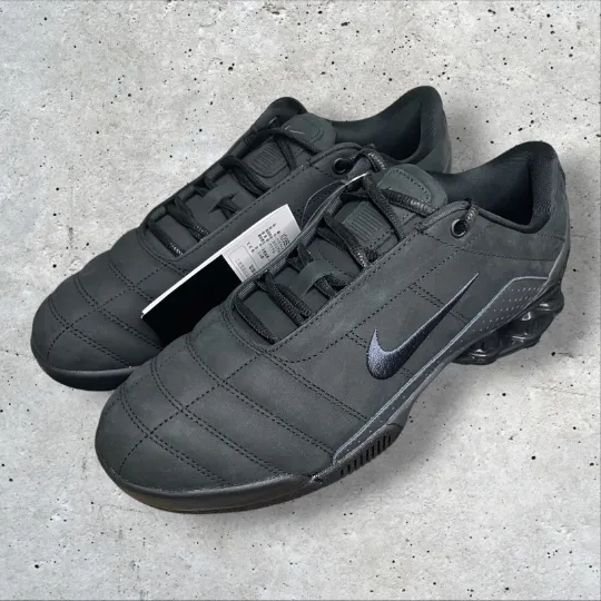 NIKE Women's Total 90 Shox Magia Suede "Black"